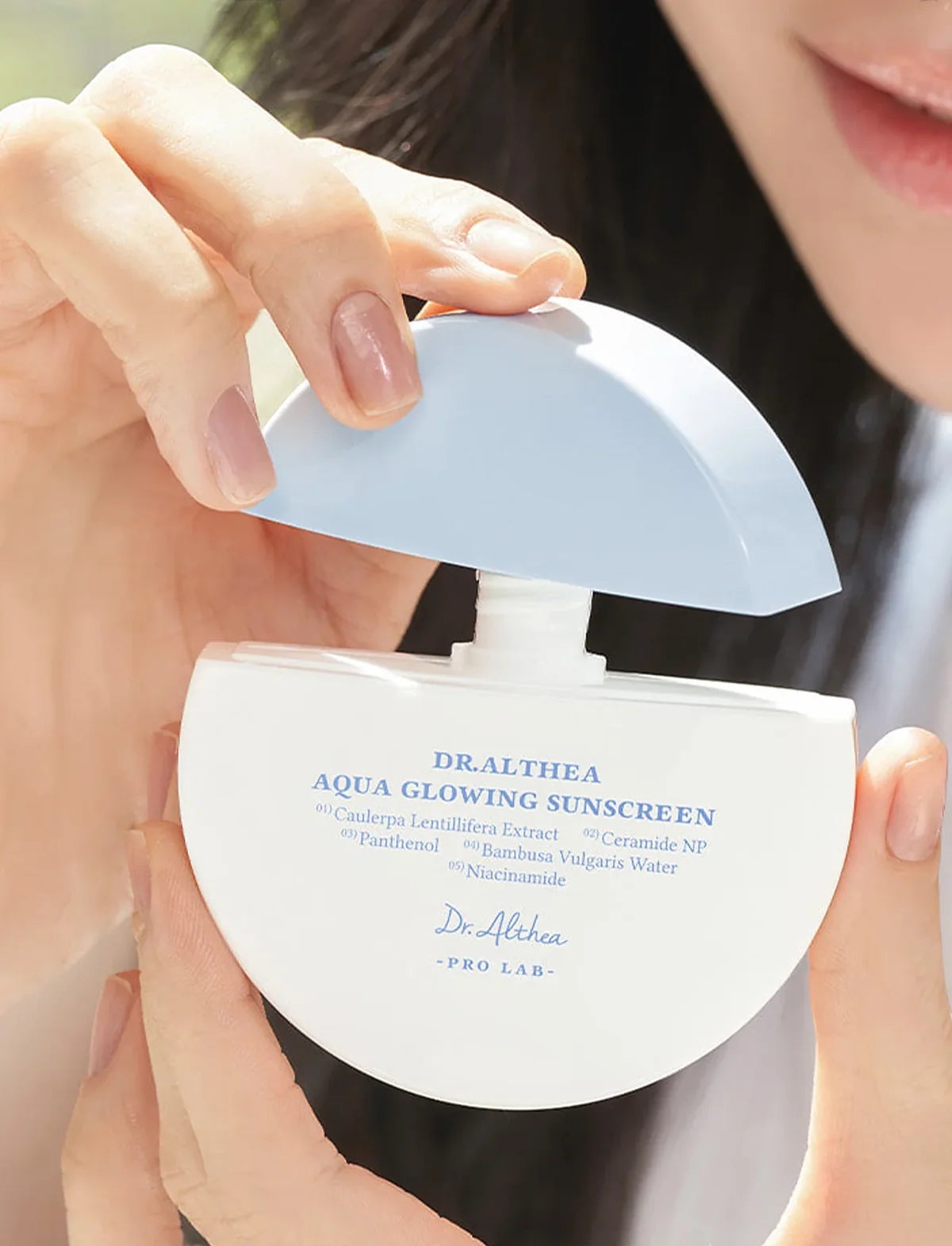 Aqua Glowing Sunscreen SPF50+ PA++++