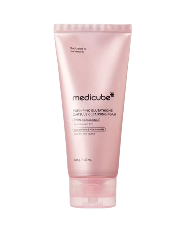 K-beauty glow Medicube PDRN Pink Glutathione Capsule Cleansing Foam in een zachte roze tube voor een stralende huid.