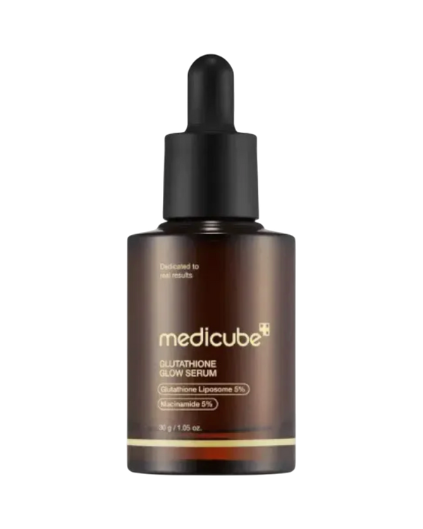 K-beauty glow Glutathione Glow Ampoule in een bruine glazen fles met druppelaar voor een stralende huid.