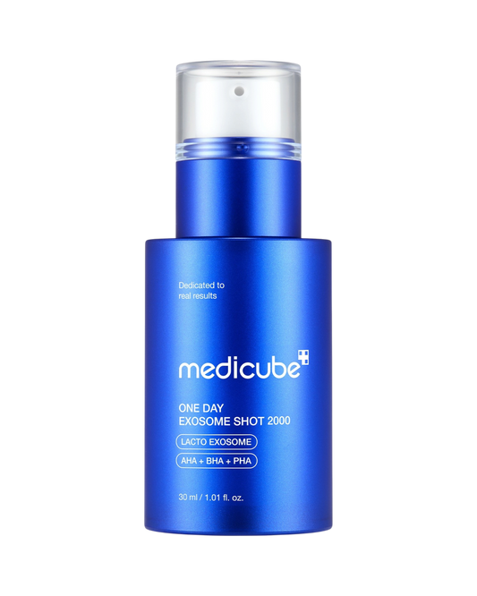 K-beauty glow Medicube One Day Exosome Shot Pore Ampoule 2000, blauwe fles met pompdispenser, voor porieverfijning en huidverbetering.
